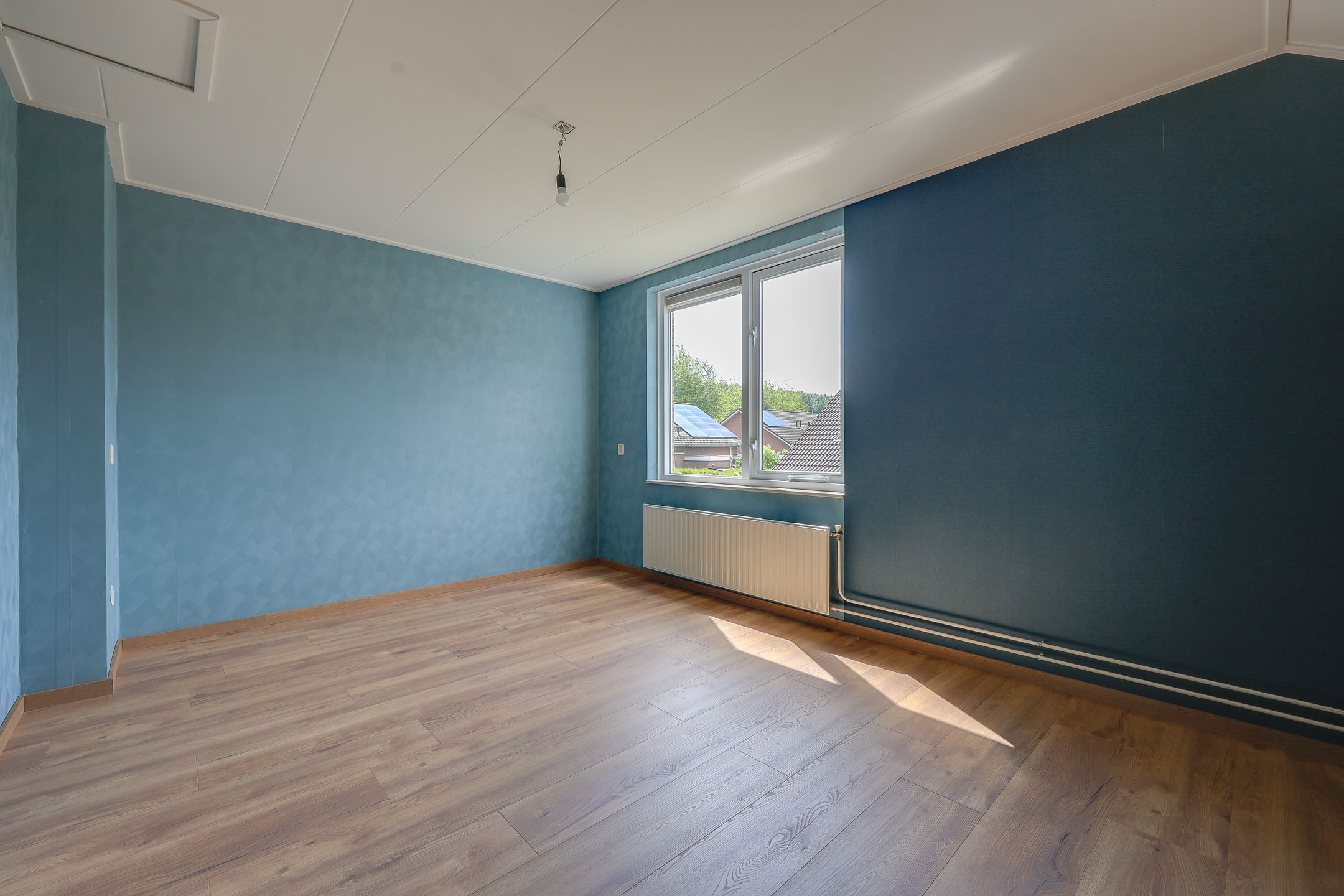Spacious Semi-Detached Home with Garage in Quiet Park-Adjacent Location — 18