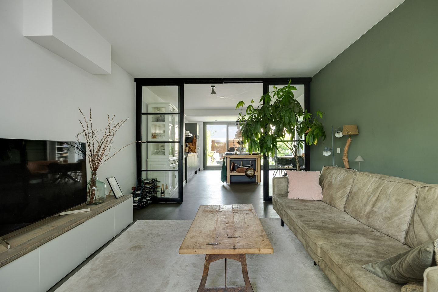 Spacious Renovated Semi-Detached Family Home with Five Bedrooms and Two Bathrooms in Green Vught-Zuid — 19
