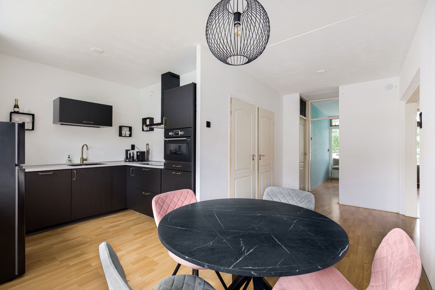 Spacious 4-Room Apartment with West-Facing Balcony in Green Merenwijk — 10