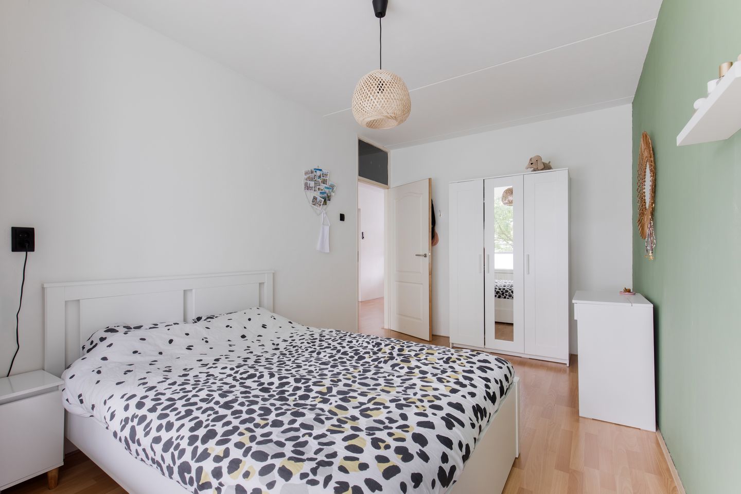 Spacious 4-Room Apartment with West-Facing Balcony in Green Merenwijk — 14