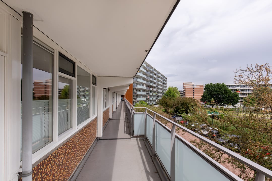 Spacious 4-Room Apartment with West-Facing Balcony in Green Merenwijk — 26