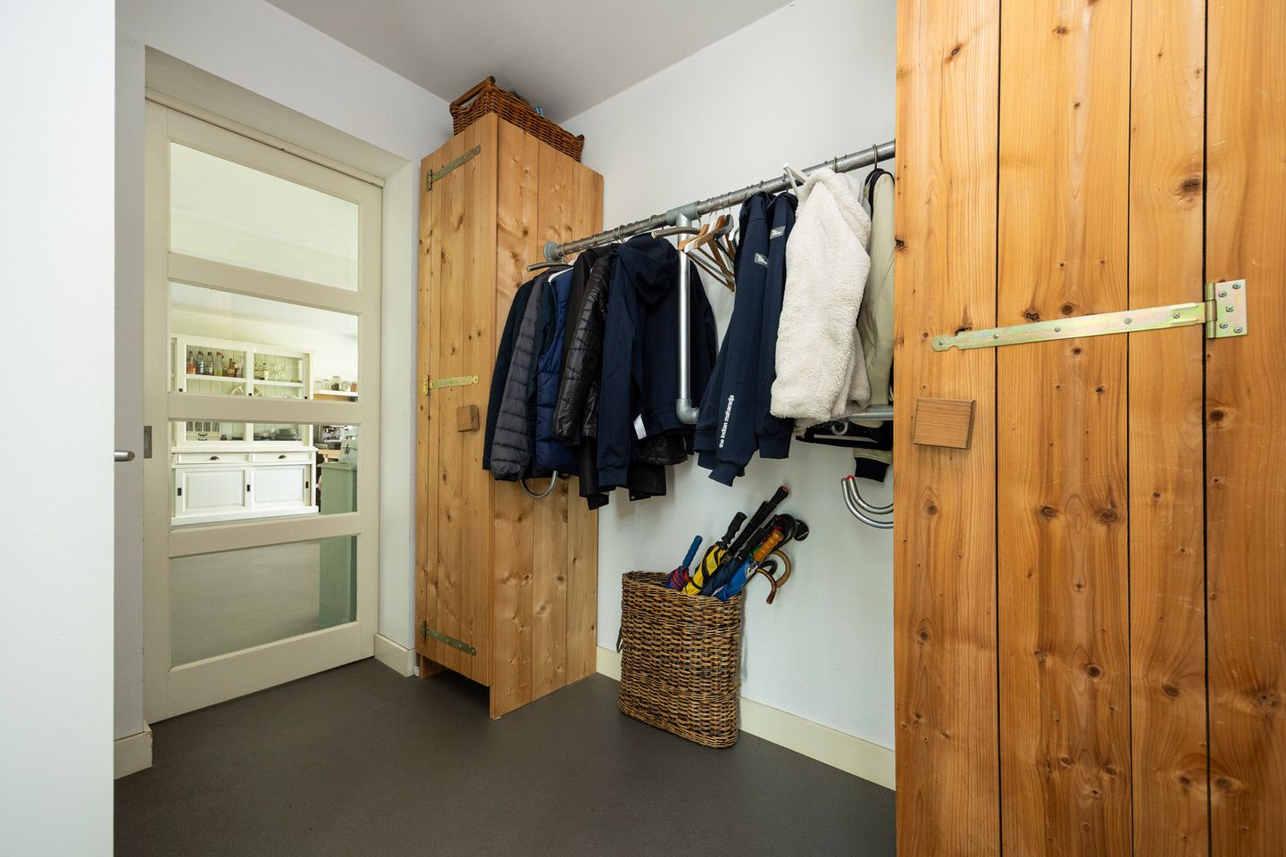 Spacious Renovated Semi-Detached Family Home with Five Bedrooms and Two Bathrooms in Green Vught-Zuid — 10