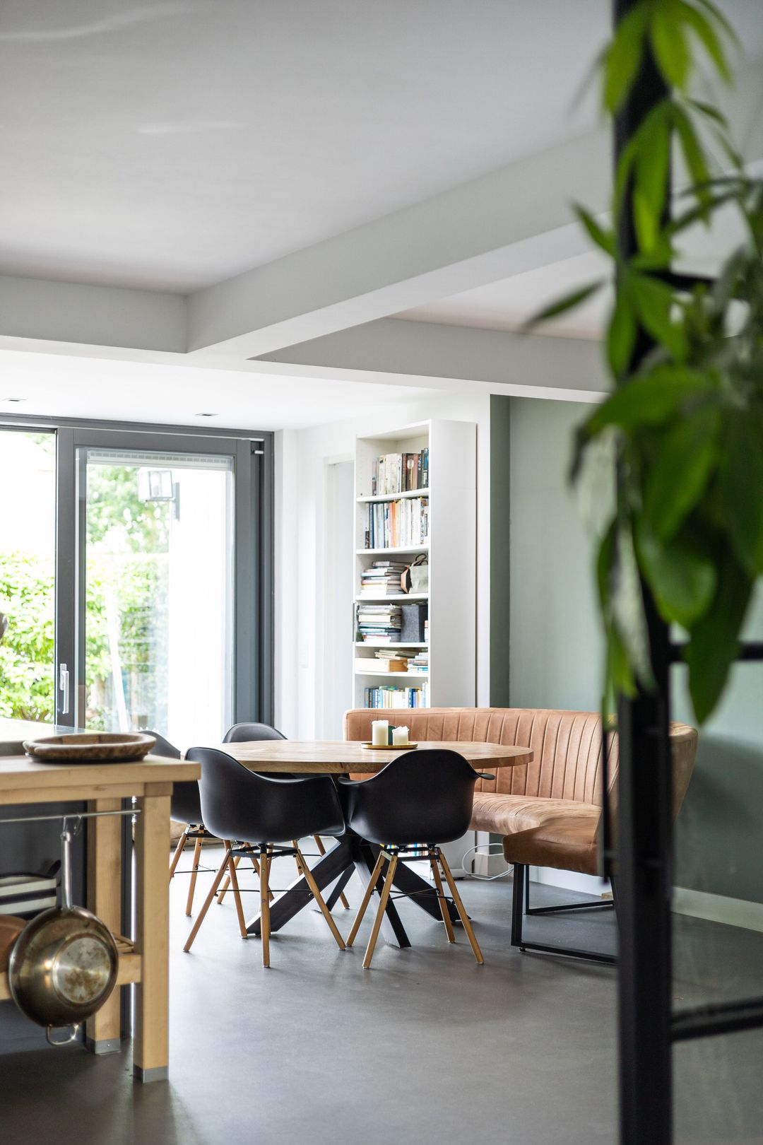 Spacious Renovated Semi-Detached Family Home with Five Bedrooms and Two Bathrooms in Green Vught-Zuid — 23