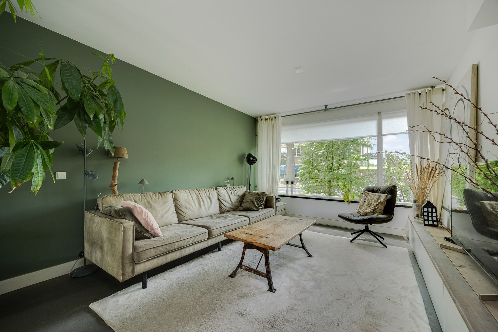 Spacious Renovated Semi-Detached Family Home with Five Bedrooms and Two Bathrooms in Green Vught-Zuid — 15