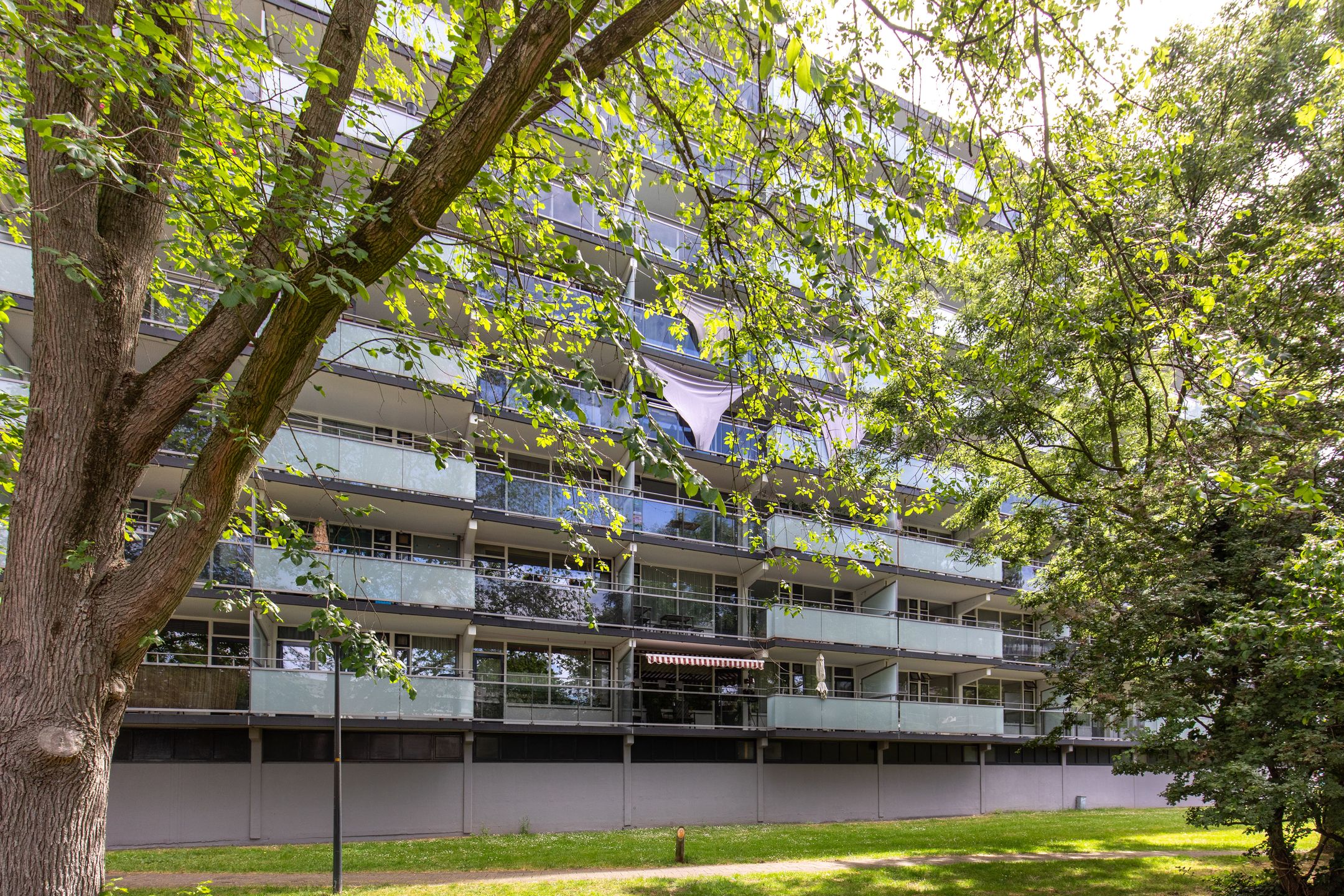 Spacious 4-Room Apartment with West-Facing Balcony in Green Merenwijk — 27