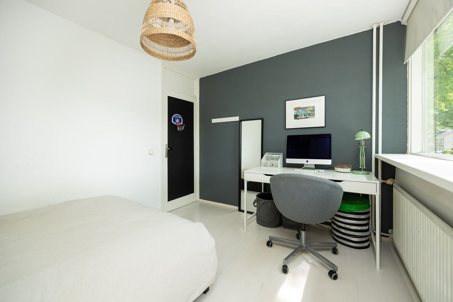 Spacious Renovated Semi-Detached Family Home with Five Bedrooms and Two Bathrooms in Green Vught-Zuid — 49