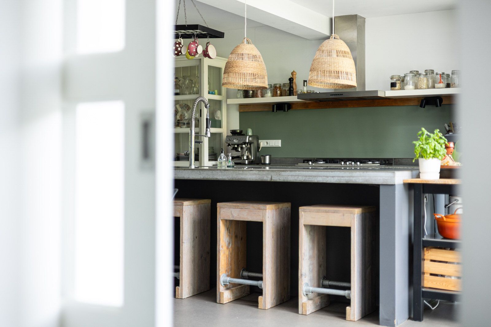 Spacious Renovated Semi-Detached Family Home with Five Bedrooms and Two Bathrooms in Green Vught-Zuid — 33