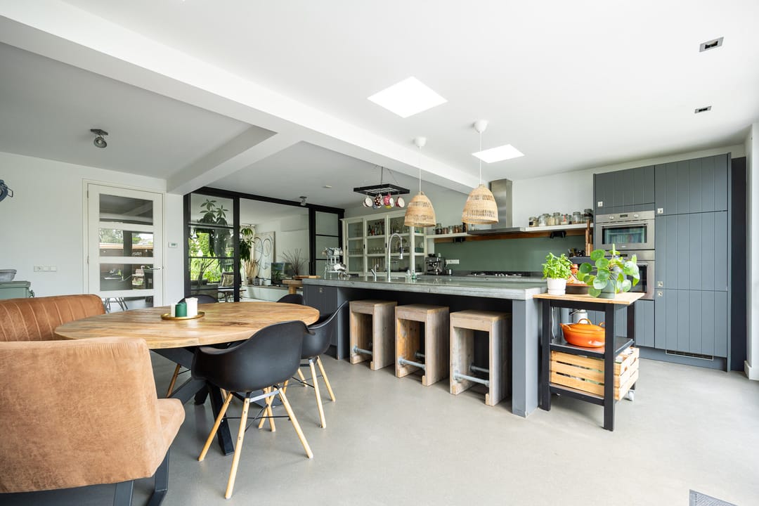 Spacious Renovated Semi-Detached Family Home with Five Bedrooms and Two Bathrooms in Green Vught-Zuid — 31