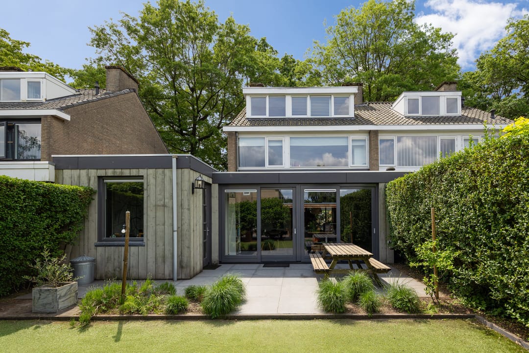 Spacious Renovated Semi-Detached Family Home with Five Bedrooms and Two Bathrooms in Green Vught-Zuid — 41