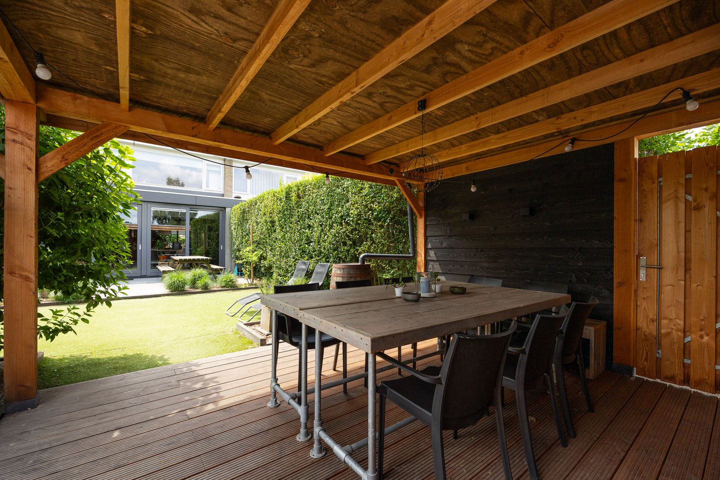 Spacious Renovated Semi-Detached Family Home with Five Bedrooms and Two Bathrooms in Green Vught-Zuid — 44