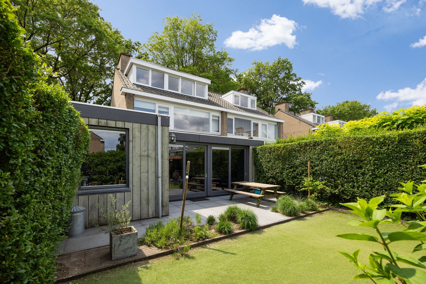 Spacious Renovated Semi-Detached Family Home with Five Bedrooms and Two Bathrooms in Green Vught-Zuid — 40