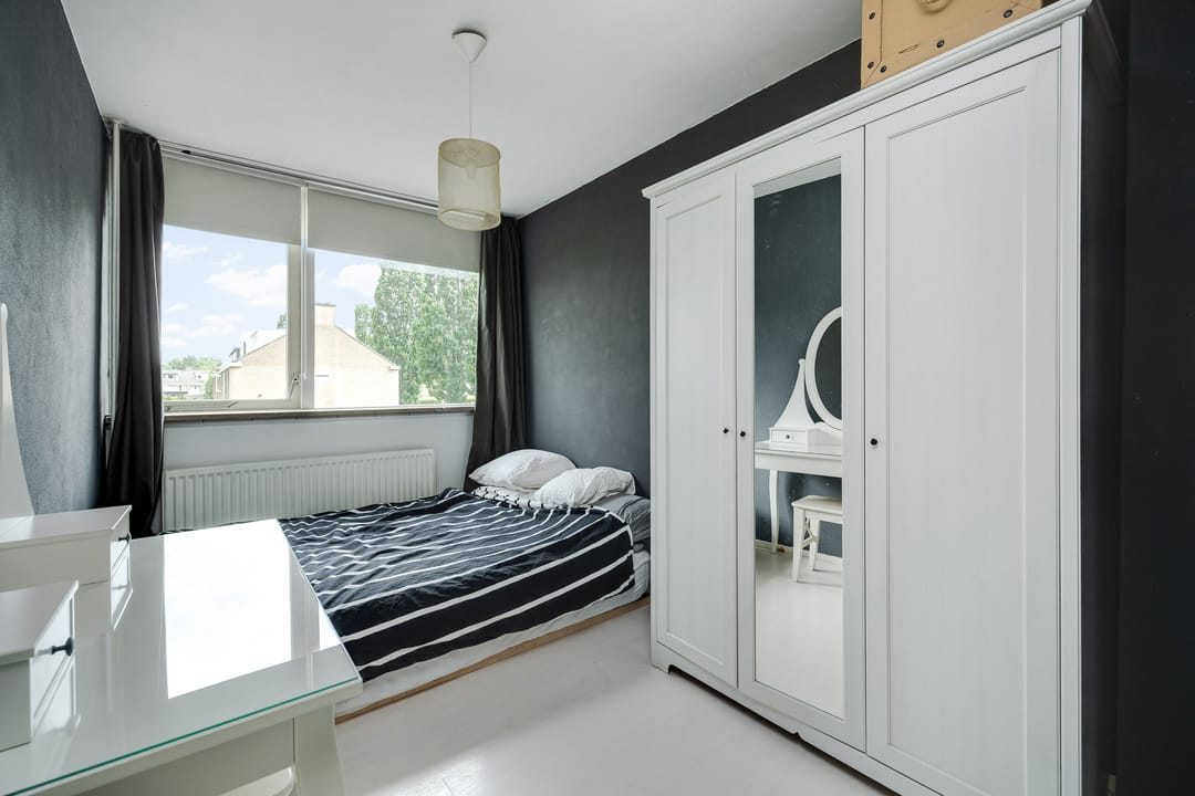 Spacious Renovated Semi-Detached Family Home with Five Bedrooms and Two Bathrooms in Green Vught-Zuid — 56