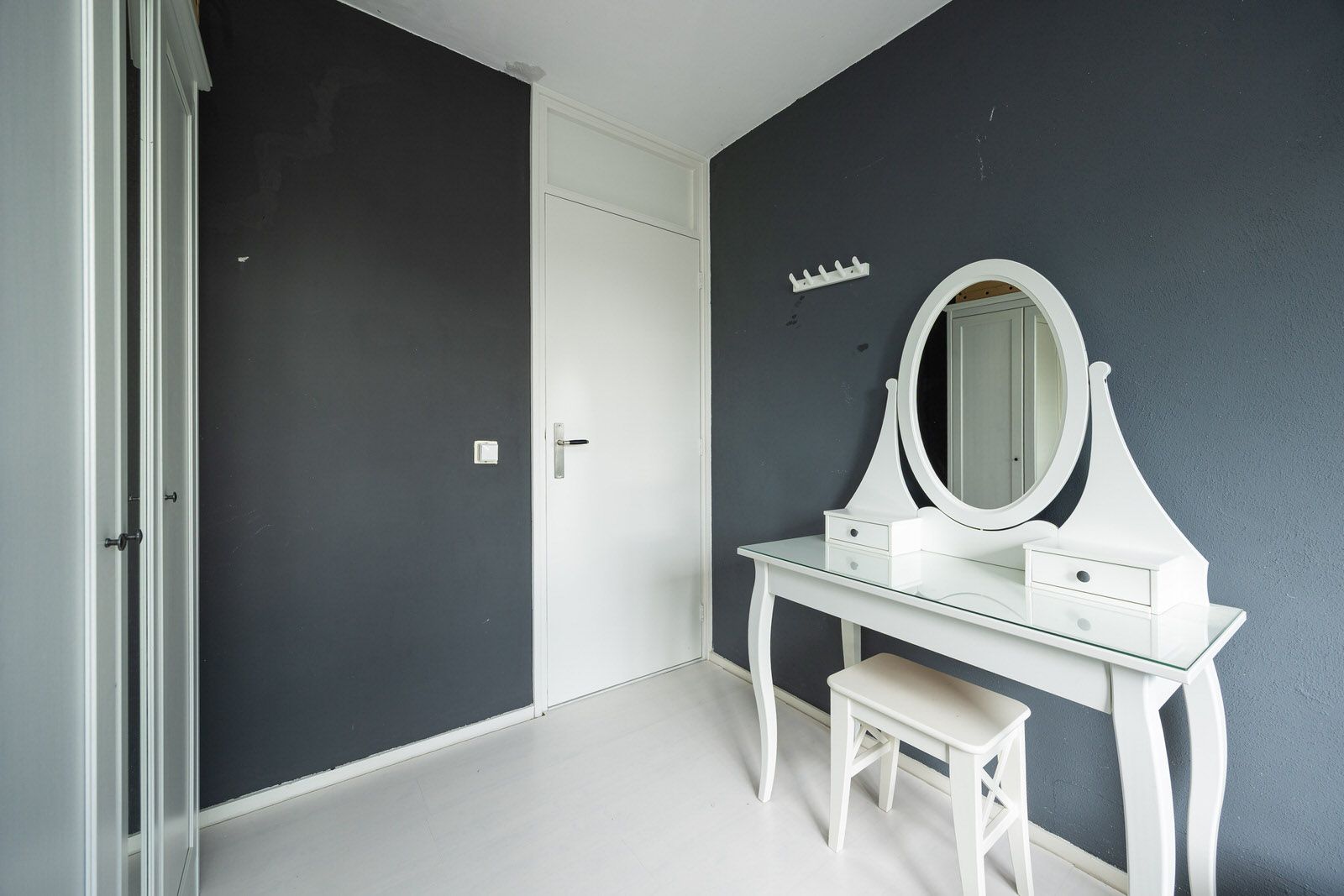 Spacious Renovated Semi-Detached Family Home with Five Bedrooms and Two Bathrooms in Green Vught-Zuid — 57