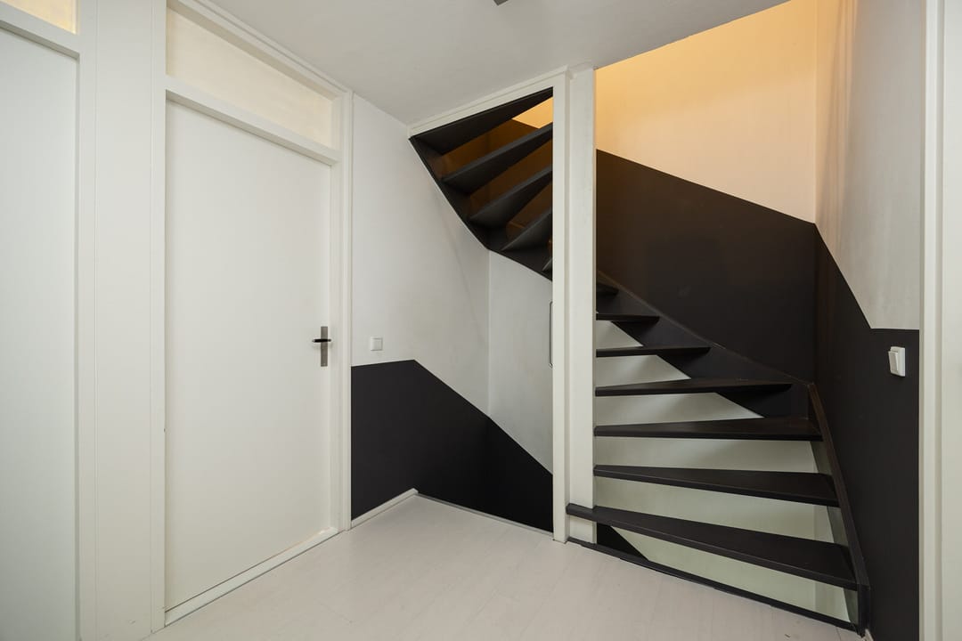 Spacious Renovated Semi-Detached Family Home with Five Bedrooms and Two Bathrooms in Green Vught-Zuid — 46
