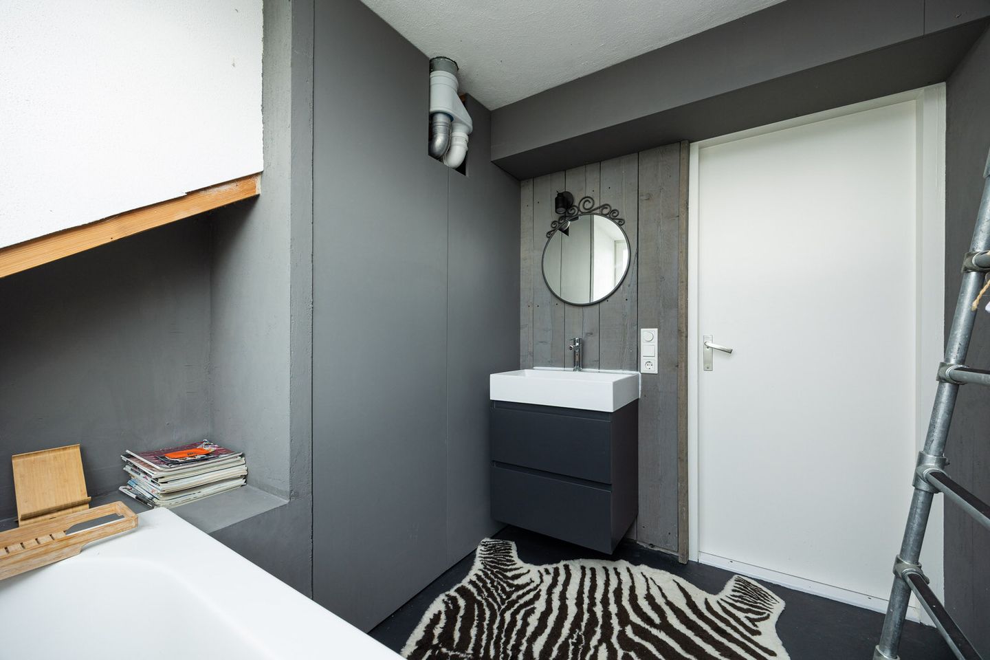 Spacious Renovated Semi-Detached Family Home with Five Bedrooms and Two Bathrooms in Green Vught-Zuid — 59