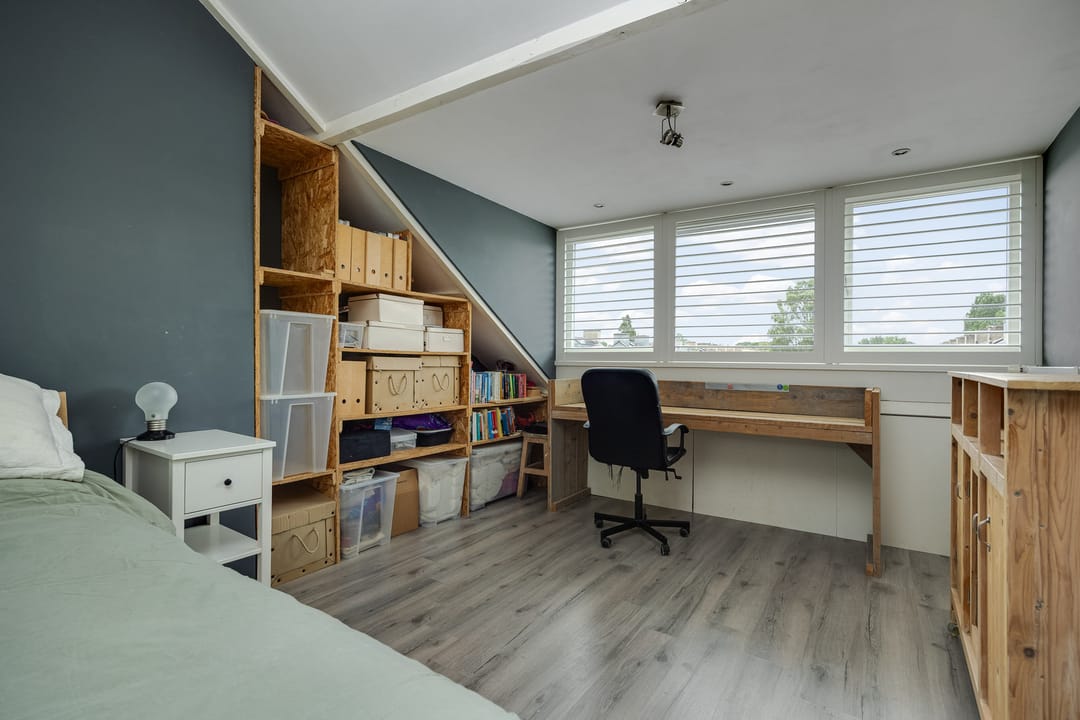 Spacious Renovated Semi-Detached Family Home with Five Bedrooms and Two Bathrooms in Green Vught-Zuid — 62