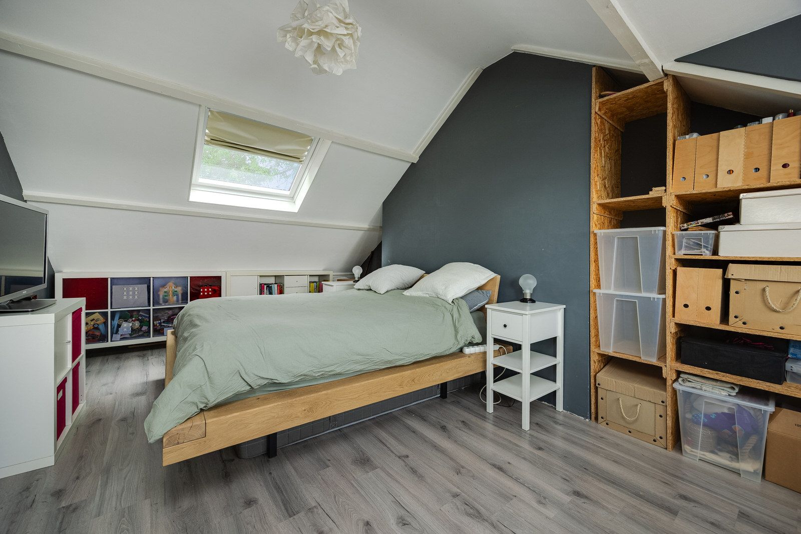 Spacious Renovated Semi-Detached Family Home with Five Bedrooms and Two Bathrooms in Green Vught-Zuid — 60