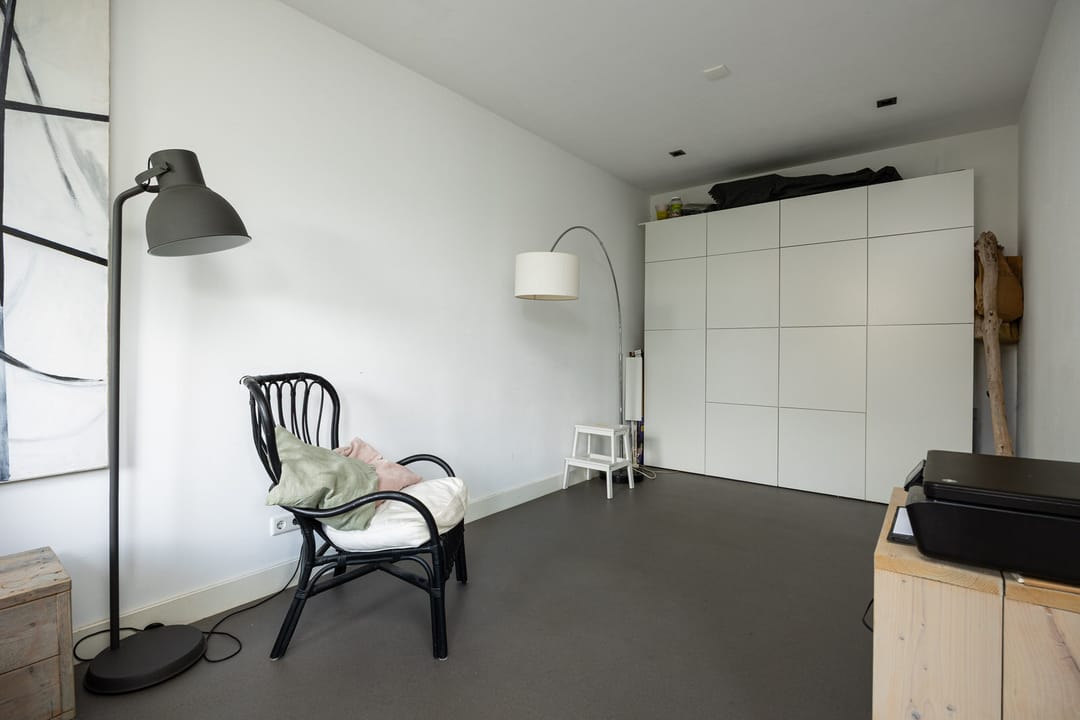 Spacious Renovated Semi-Detached Family Home with Five Bedrooms and Two Bathrooms in Green Vught-Zuid — 37