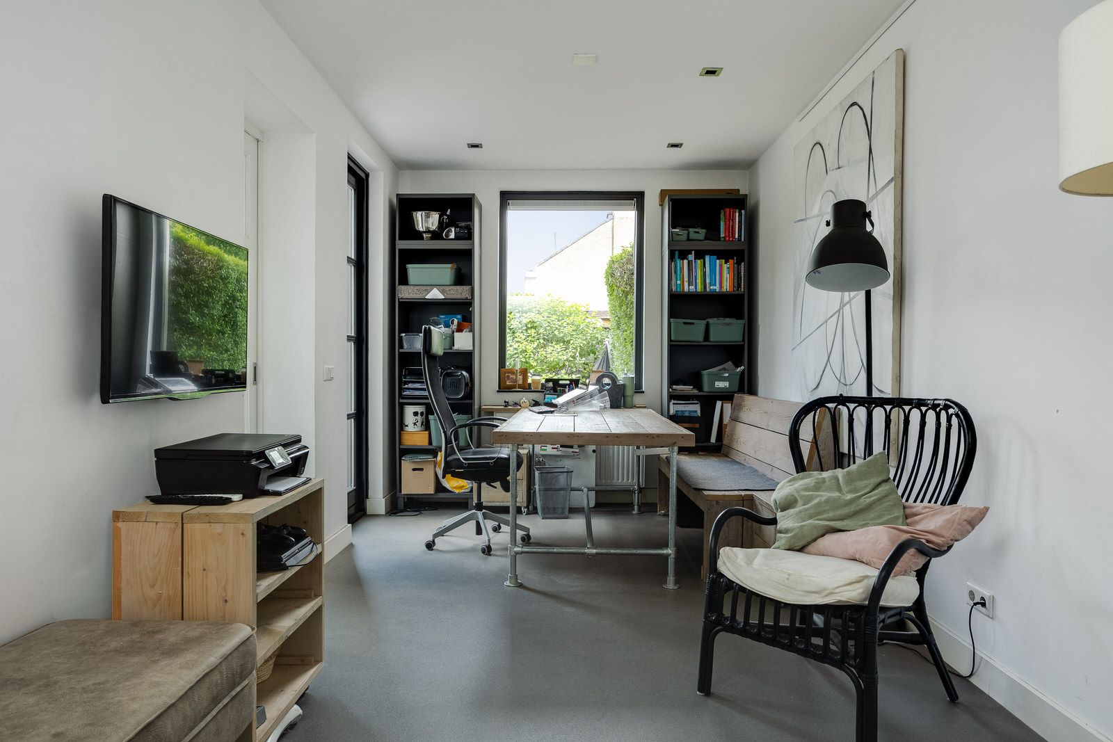 Spacious Renovated Semi-Detached Family Home with Five Bedrooms and Two Bathrooms in Green Vught-Zuid — 36