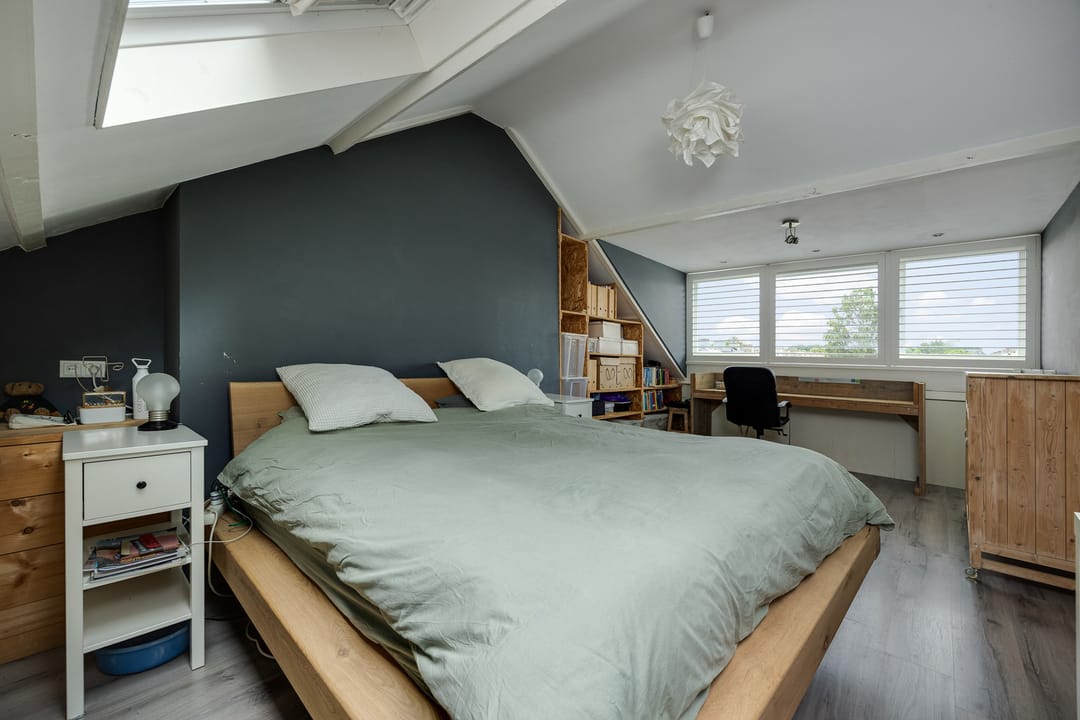 Spacious Renovated Semi-Detached Family Home with Five Bedrooms and Two Bathrooms in Green Vught-Zuid — 61