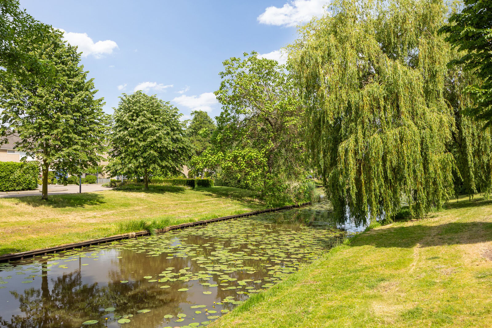 Spacious Renovated Semi-Detached Family Home with Five Bedrooms and Two Bathrooms in Green Vught-Zuid — 66