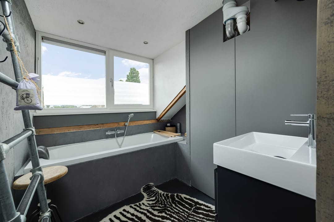 Spacious Renovated Semi-Detached Family Home with Five Bedrooms and Two Bathrooms in Green Vught-Zuid — 58