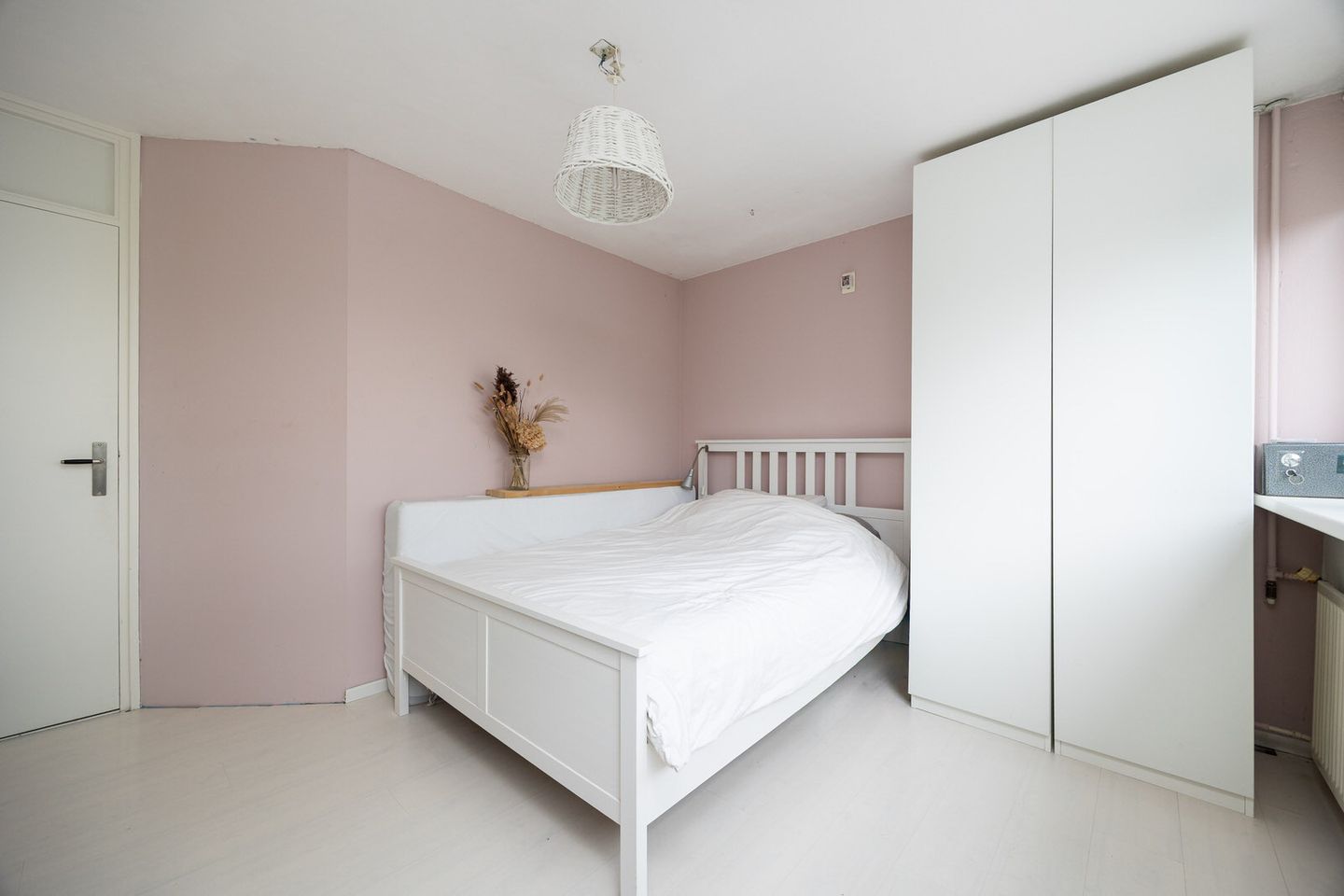 Spacious Renovated Semi-Detached Family Home with Five Bedrooms and Two Bathrooms in Green Vught-Zuid — 55