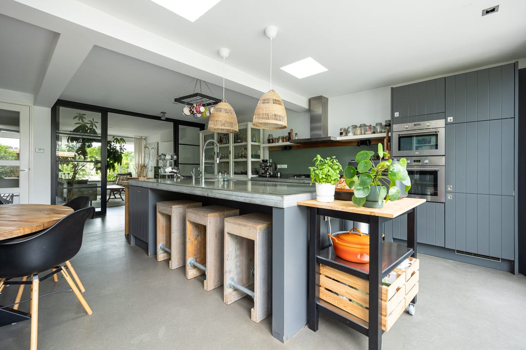 Spacious Renovated Semi-Detached Family Home with Five Bedrooms and Two Bathrooms in Green Vught-Zuid — 32