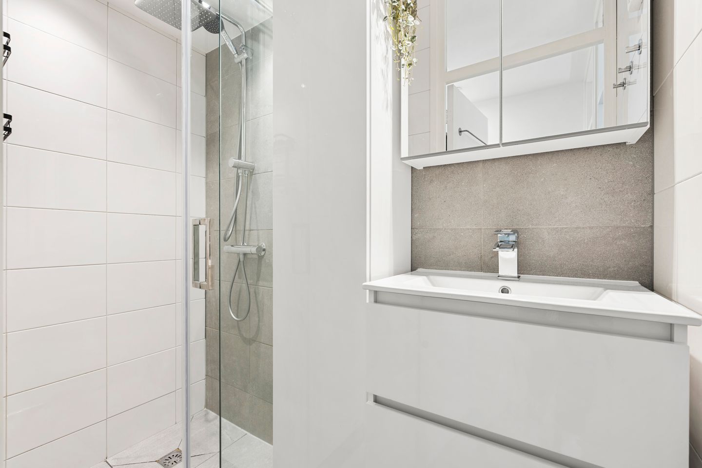 Spacious three bedroom apartment near green park — 20