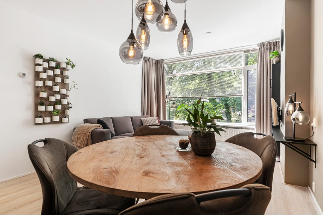 Spacious three bedroom apartment near green park — 8