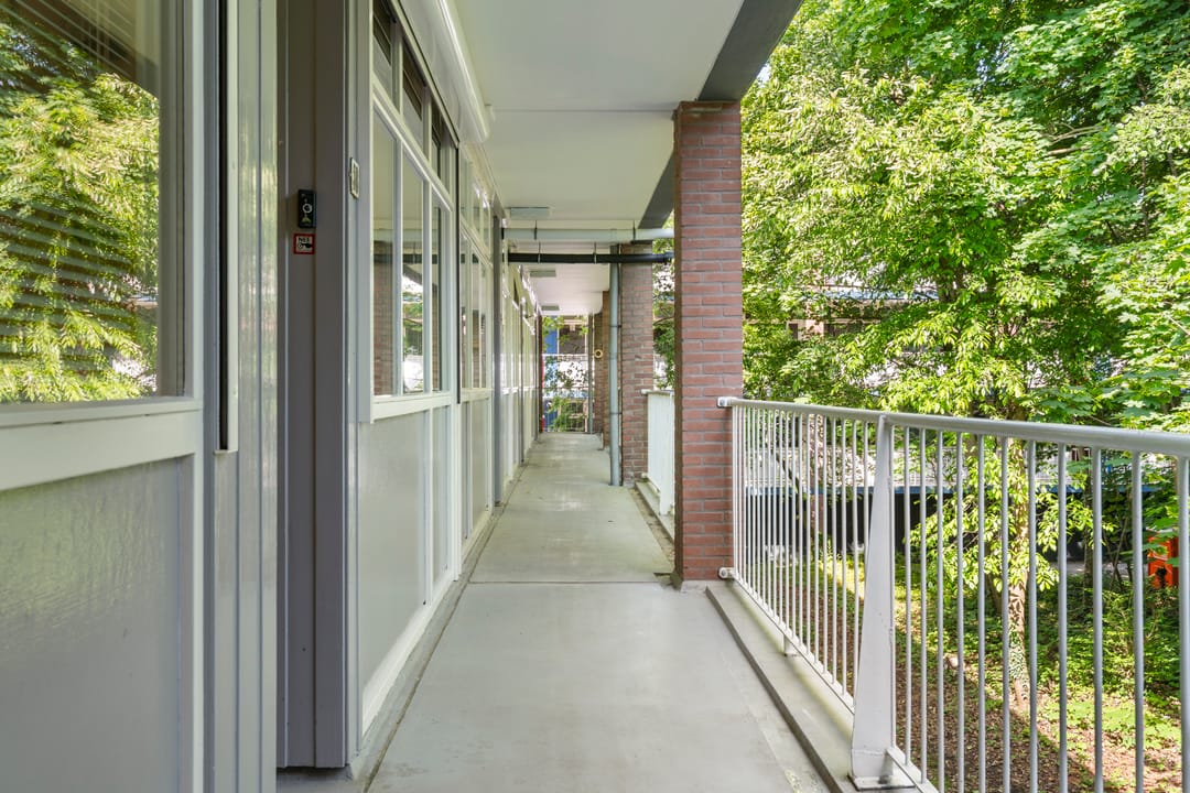 Spacious three bedroom apartment near green park — 22