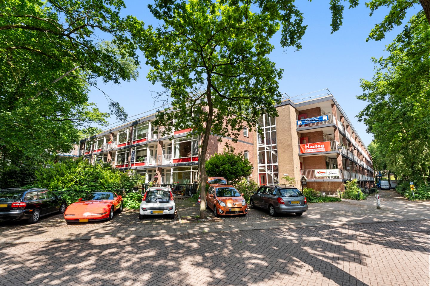 Spacious three bedroom apartment near green park — 25