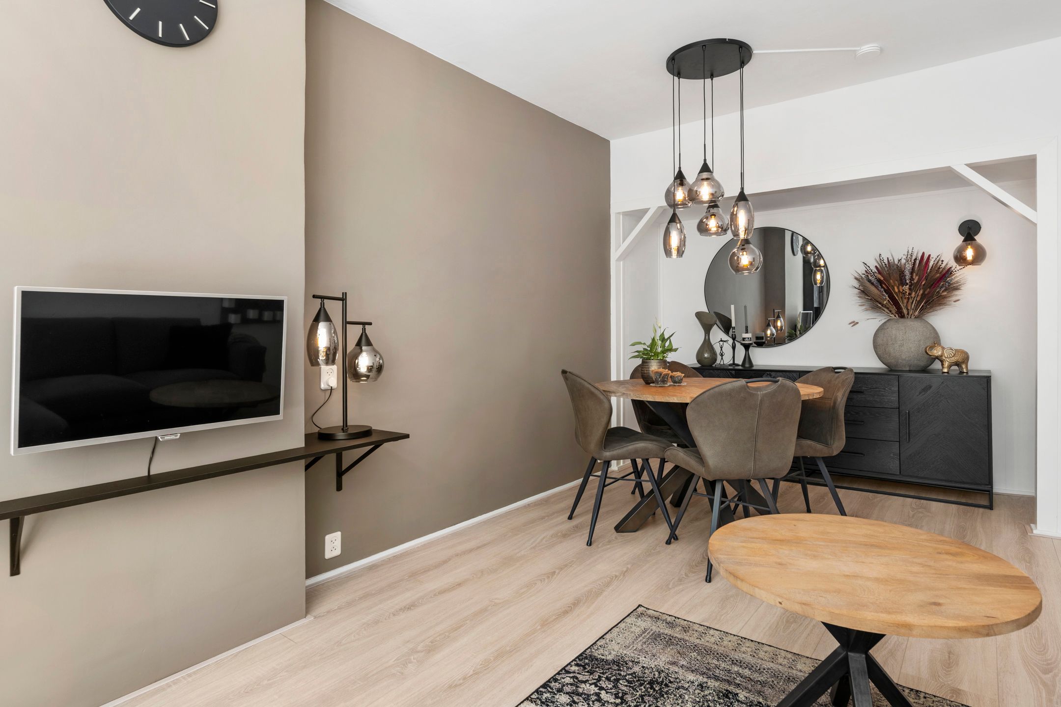Spacious three bedroom apartment near green park — 12