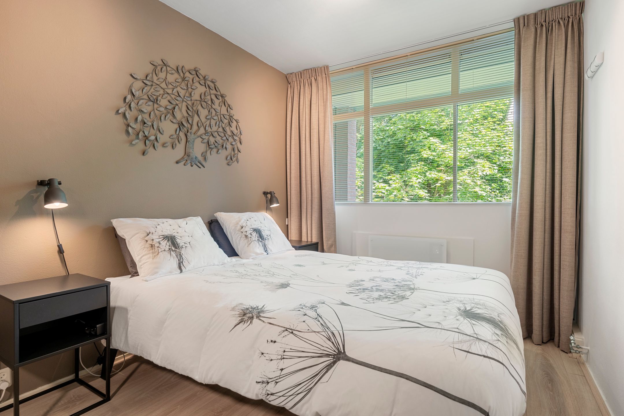 Spacious three bedroom apartment near green park — 15