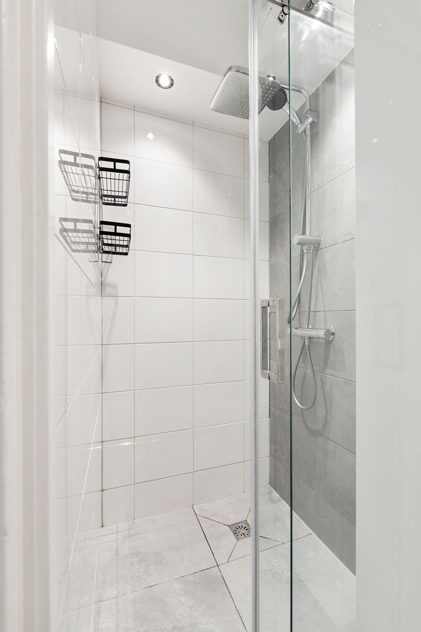 Spacious three bedroom apartment near green park — 19