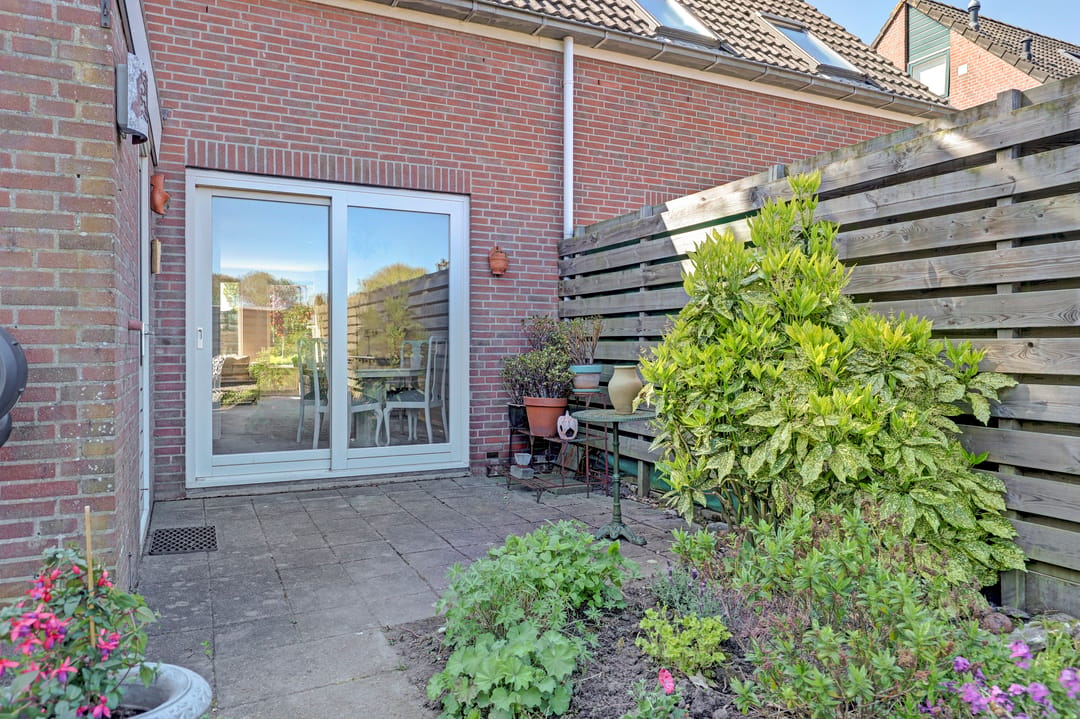 Spacious Semi Detached Family Home with Garden and Garage in Rozeboom — 32