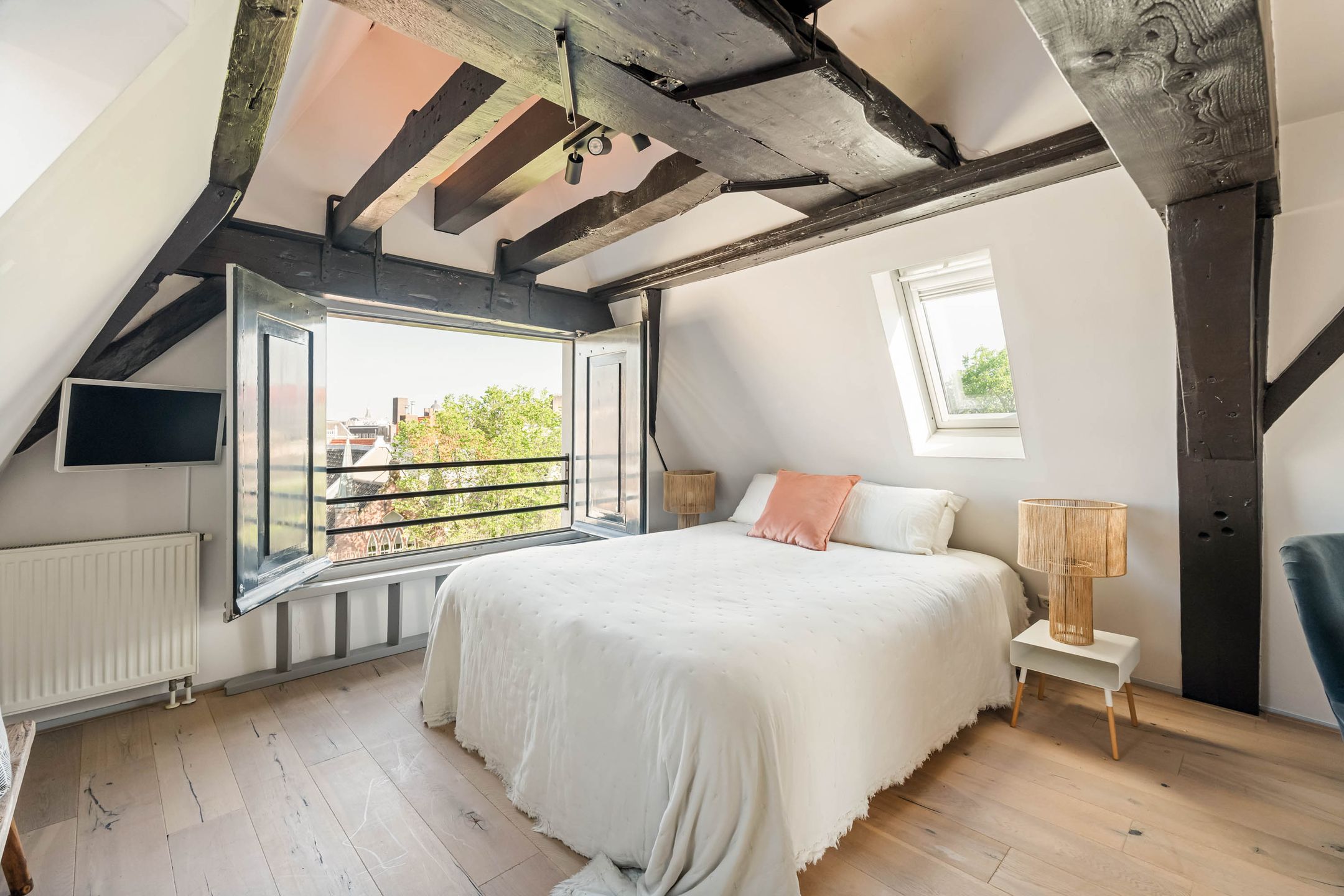Spacious Double Upper House with Sunny Roof Terrace and Panoramic Canal Views — 12