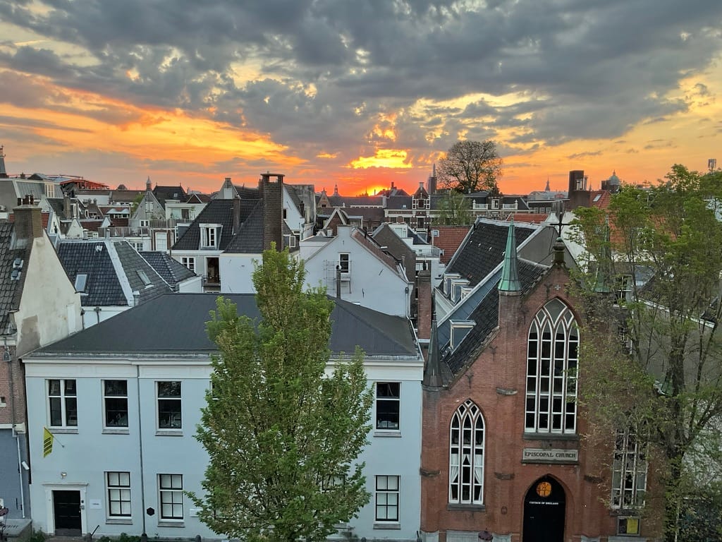 Spacious Double Upper House with Sunny Roof Terrace and Panoramic Canal Views — 33