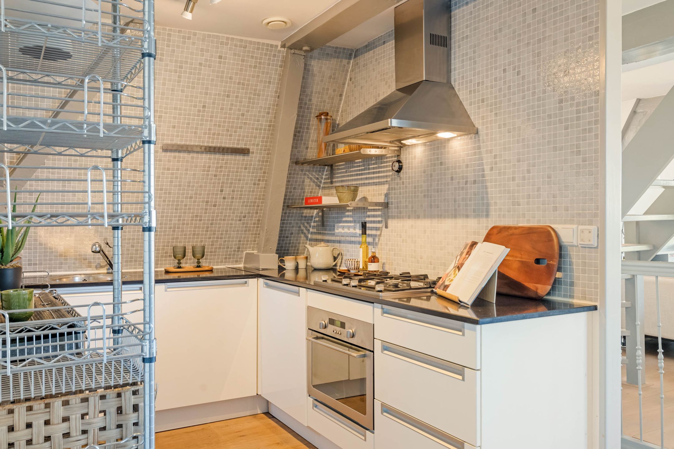 Spacious Double Upper House with Sunny Roof Terrace and Panoramic Canal Views — 9