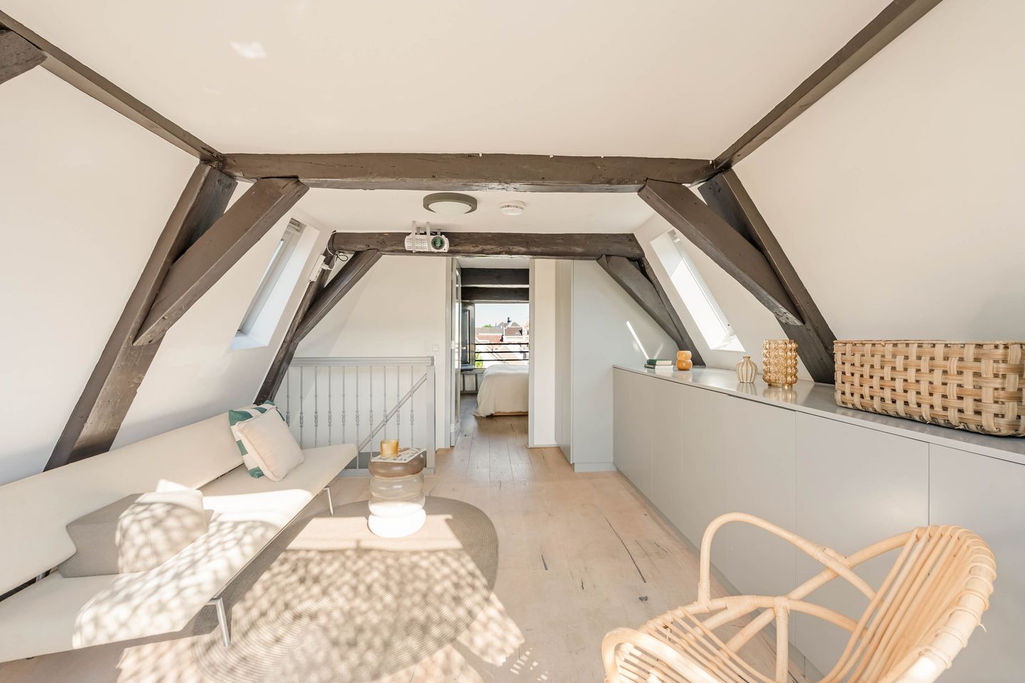 Spacious Double Upper House with Sunny Roof Terrace and Panoramic Canal Views — 19