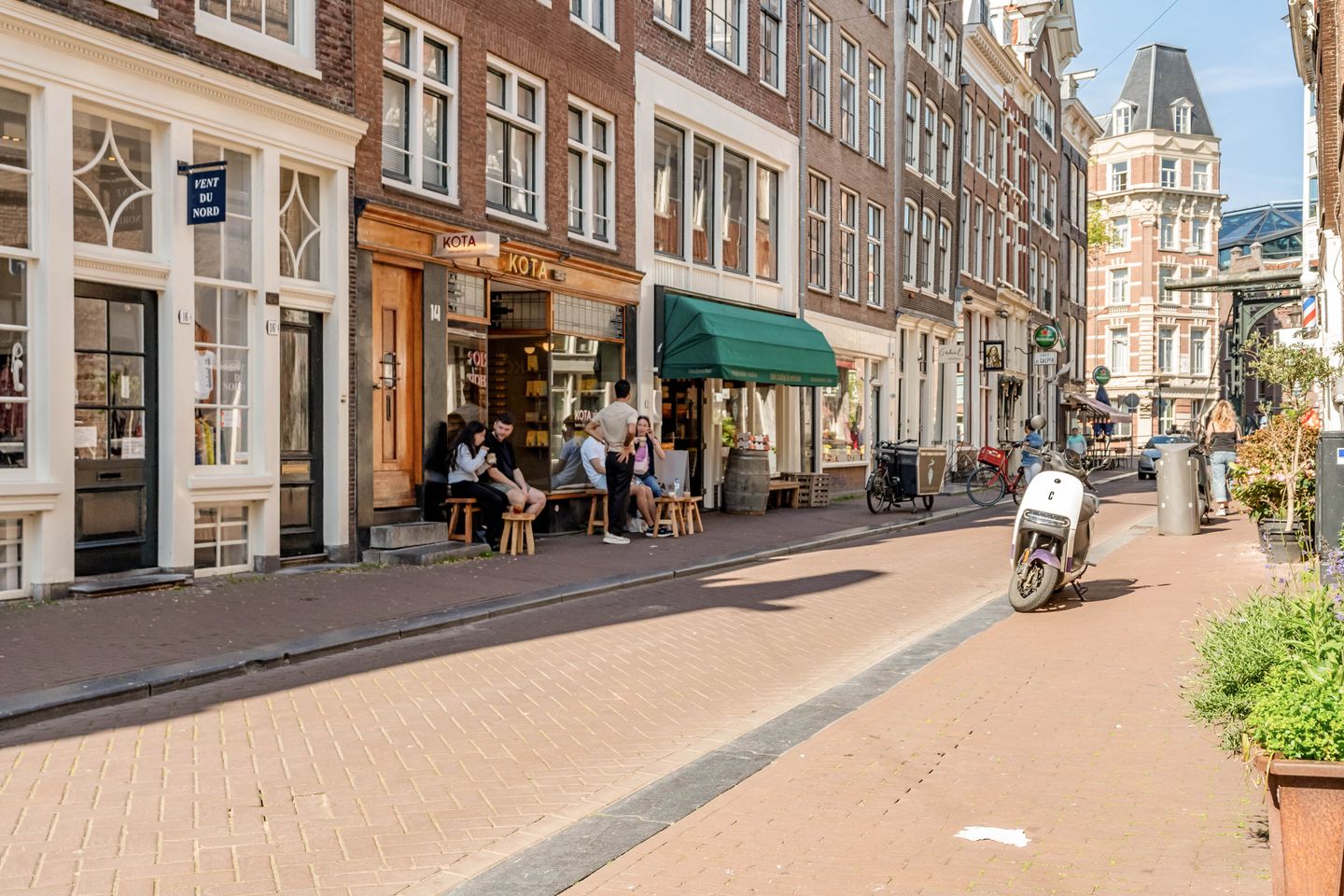 Spacious Double Upper House with Sunny Roof Terrace and Panoramic Canal Views — 29