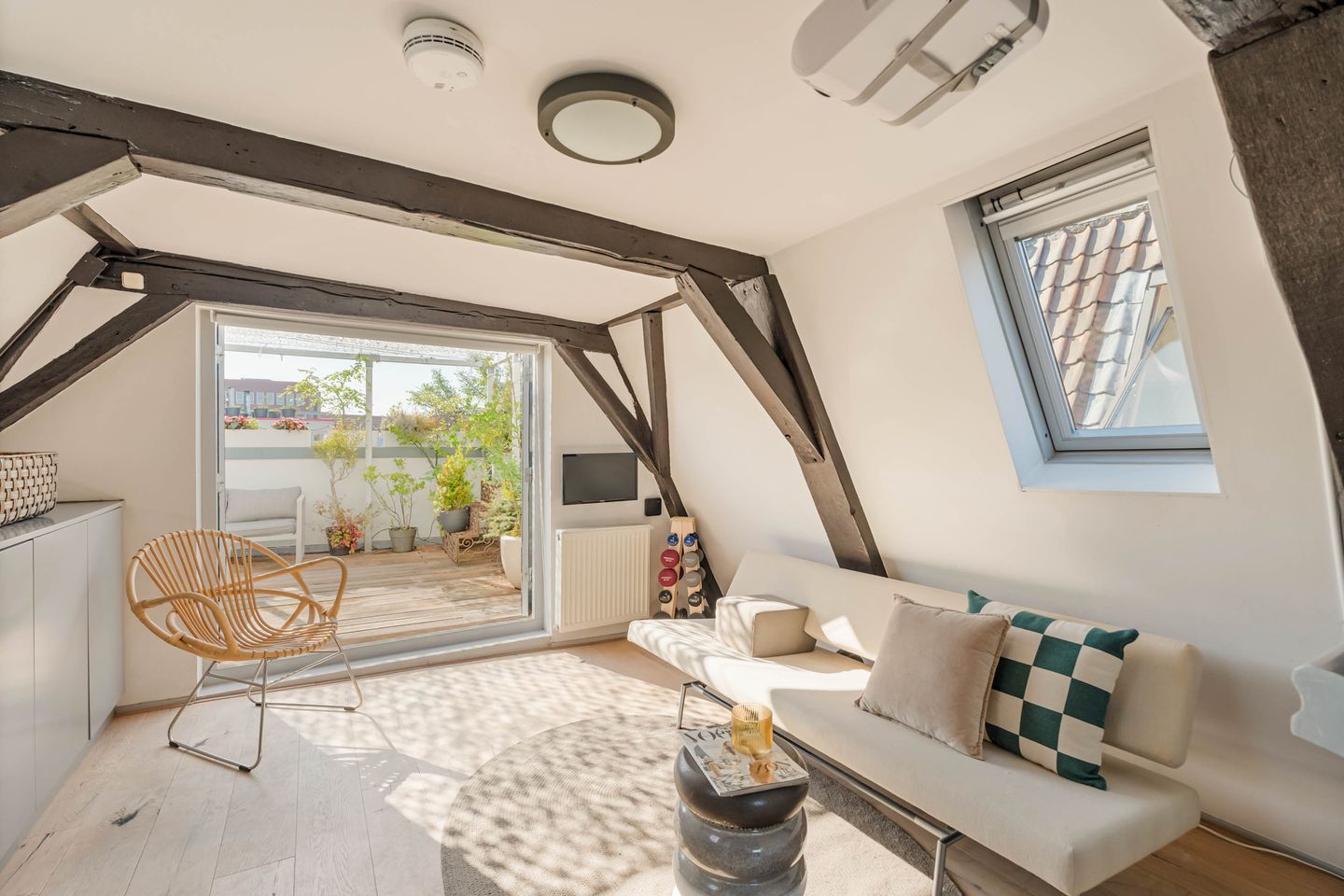 Spacious Double Upper House with Sunny Roof Terrace and Panoramic Canal Views — 14
