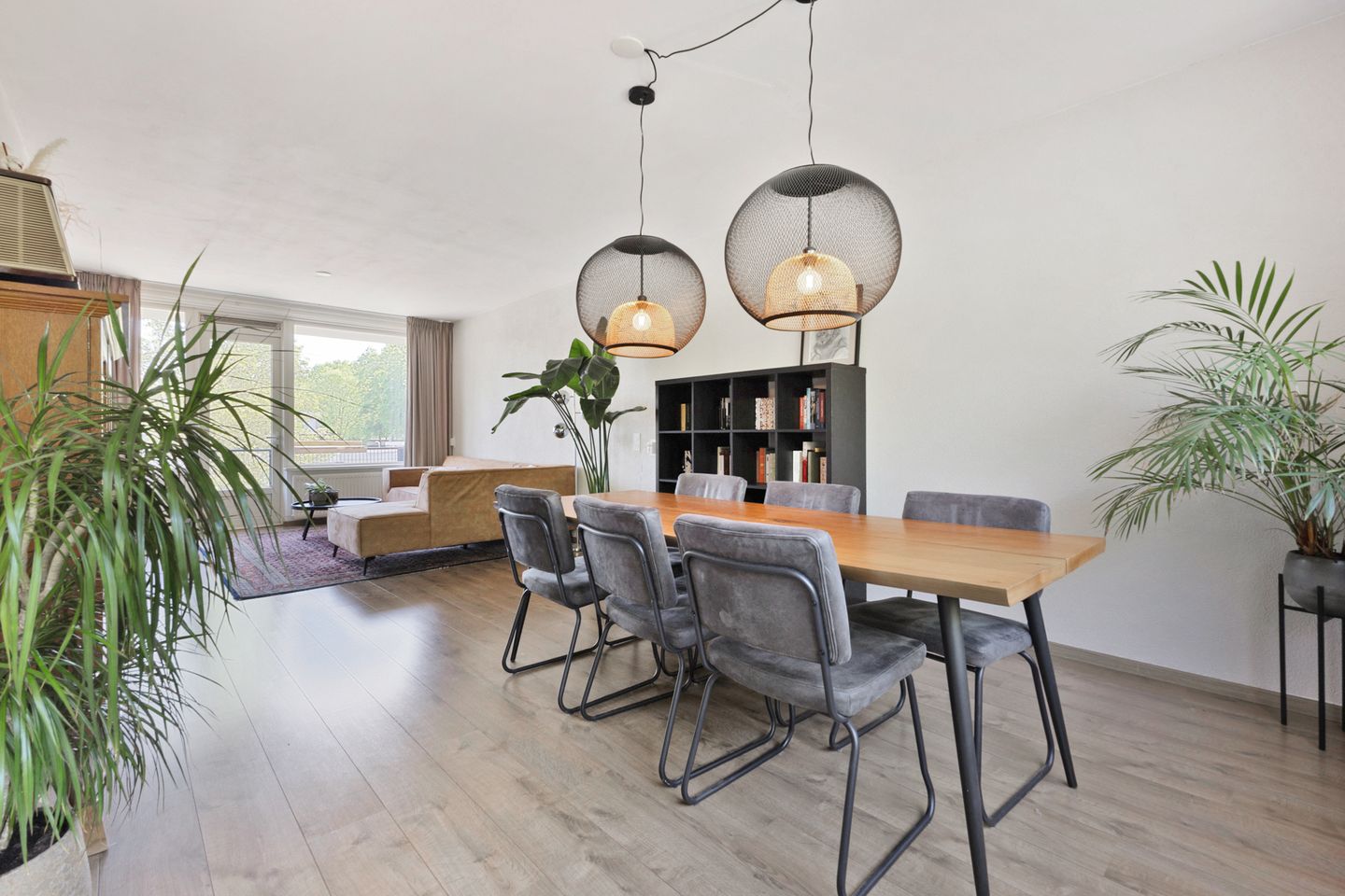 Move-In Ready 3-Room Apartment with Two Balconies in Green De Reit Neighborhood — 10