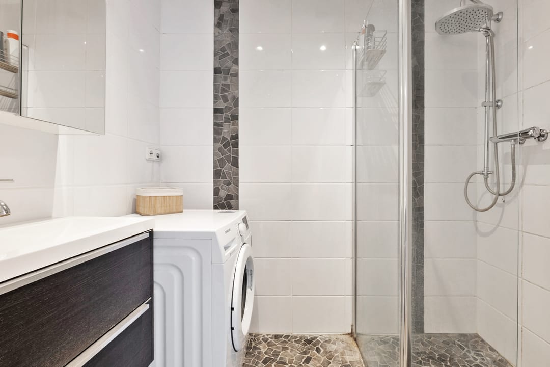 Move-In Ready 3-Room Apartment with Two Balconies in Green De Reit Neighborhood — 17