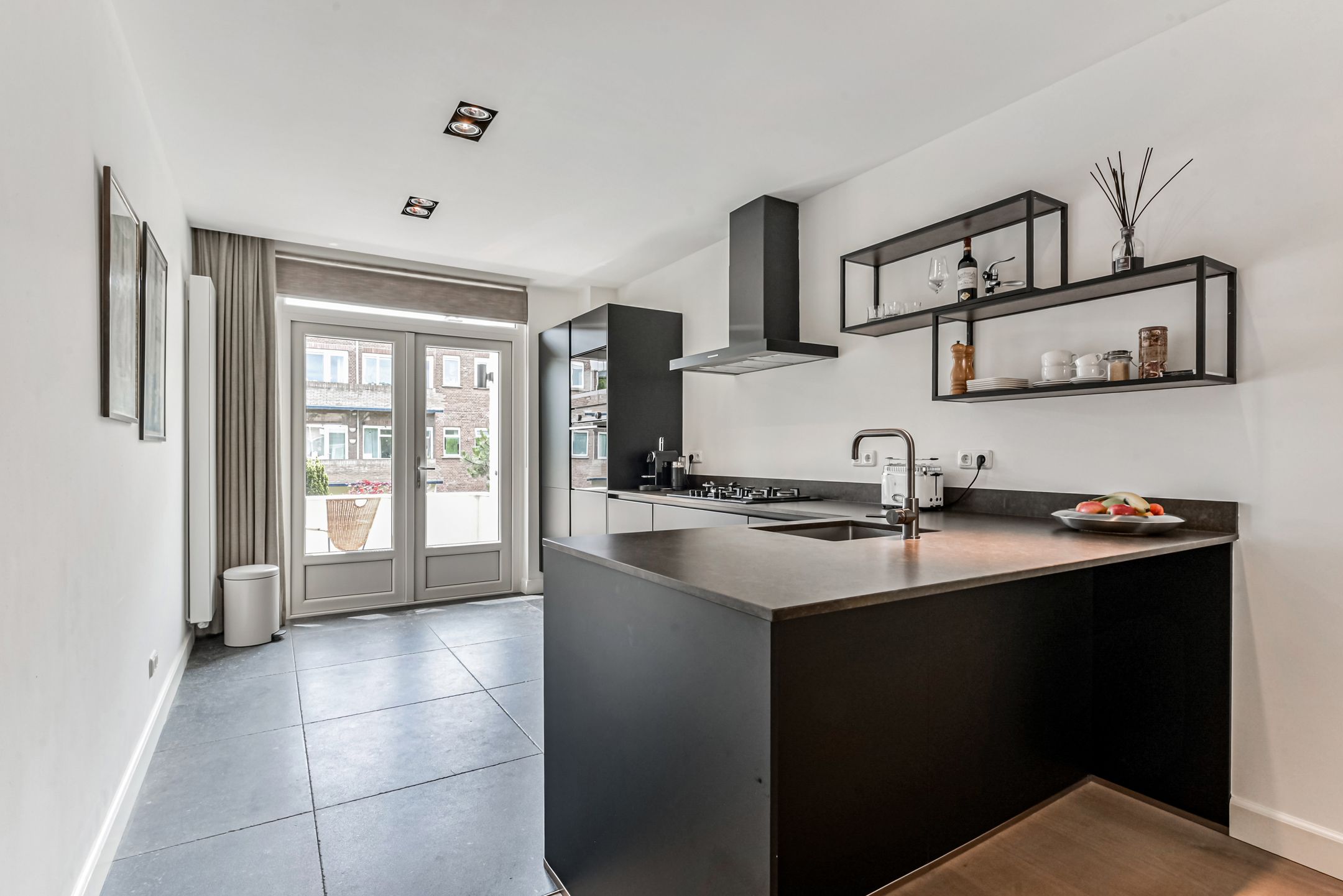 Photo 12 of Van Reesstraat 99