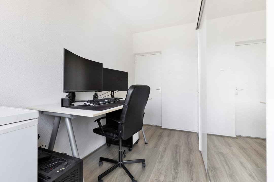 Move-In Ready 3-Room Apartment with Two Balconies in Green De Reit Neighborhood — 16