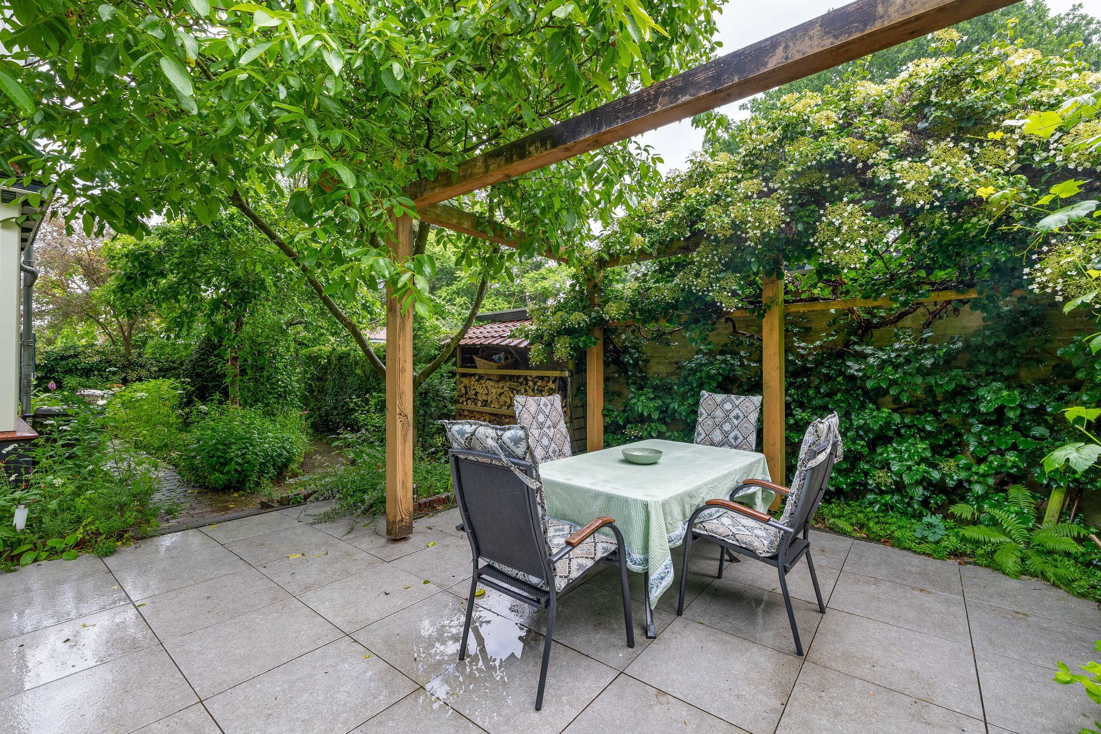 Characteristic Detached Villa 'Lucht en Licht' from 1910 with Modern Comforts and Spacious Garden — 60
