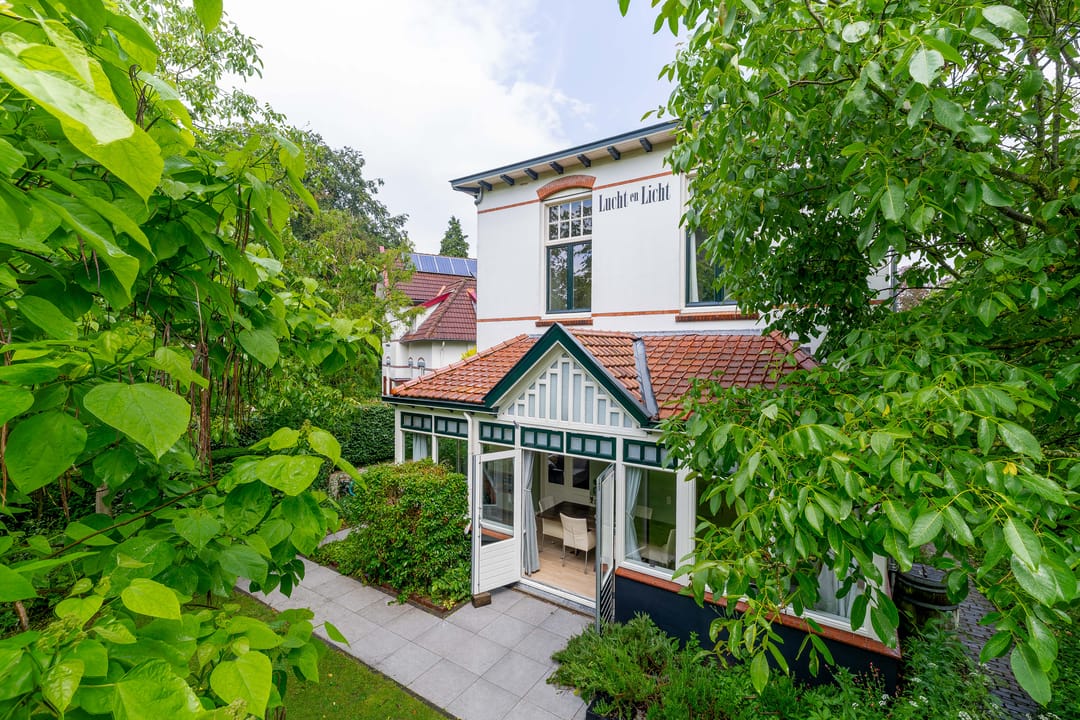 Characteristic Detached Villa 'Lucht en Licht' from 1910 with Modern Comforts and Spacious Garden — 67