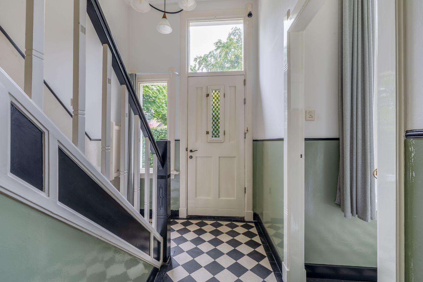 Characteristic Detached Villa 'Lucht en Licht' from 1910 with Modern Comforts and Spacious Garden — 10