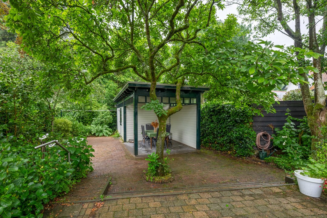 Characteristic Detached Villa 'Lucht en Licht' from 1910 with Modern Comforts and Spacious Garden — 43